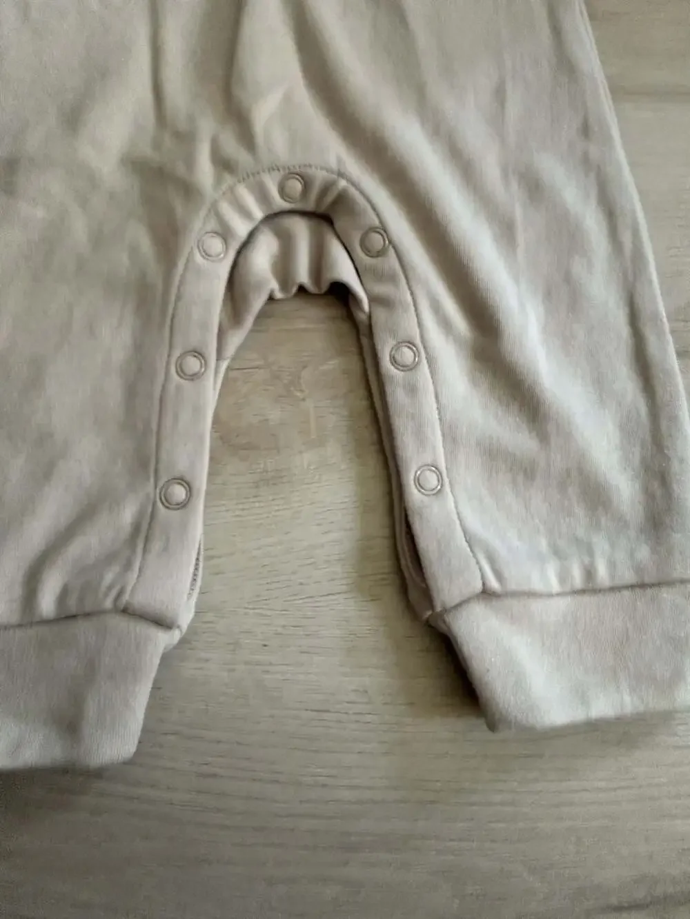 True Religion World Tour Graphic Romper Jumpsuit 3-6M Beige